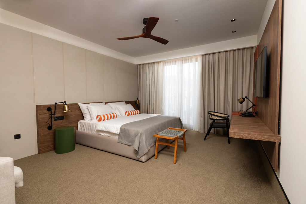 Infinity Hotel & More