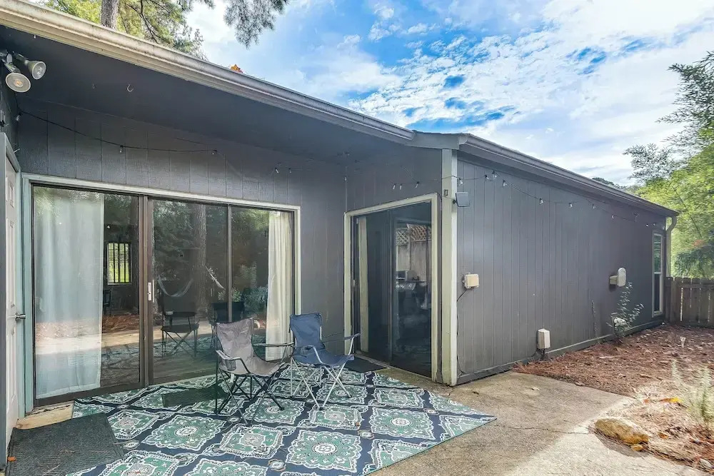 Pet-friendly Raleigh Townhome Near Medical Centers