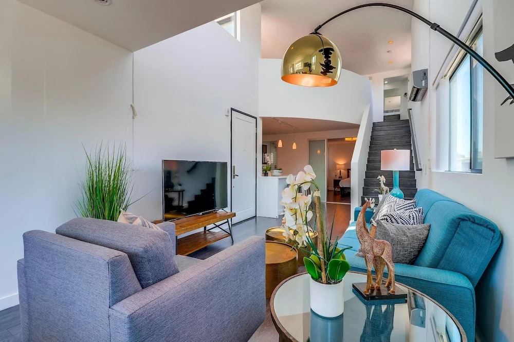 Luxury Little Italy Loft by Namastay