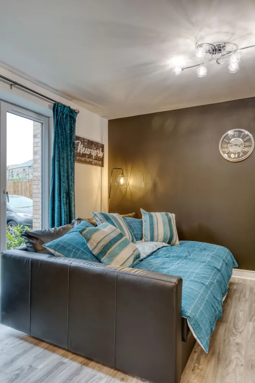 Modern 2 Bed Apartment in Central City