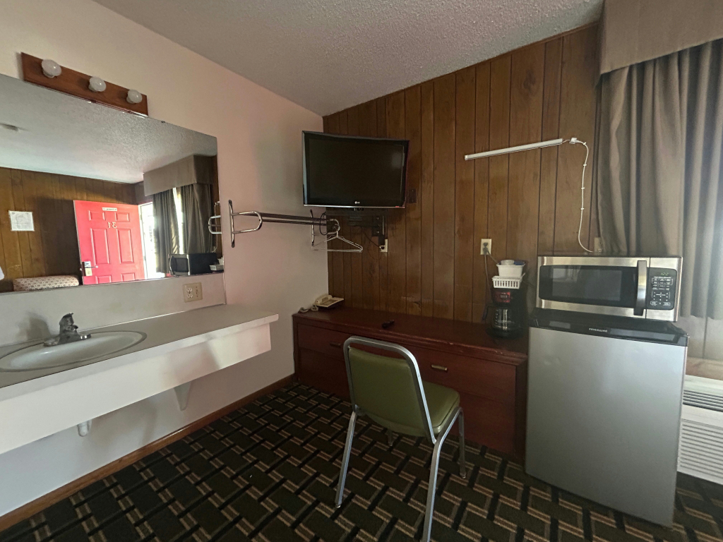 Big 12 Motel Broken Bow NE