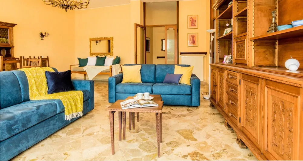 JOIVY Garden Oasis: 1BR Apt w/ Balcony & Parking