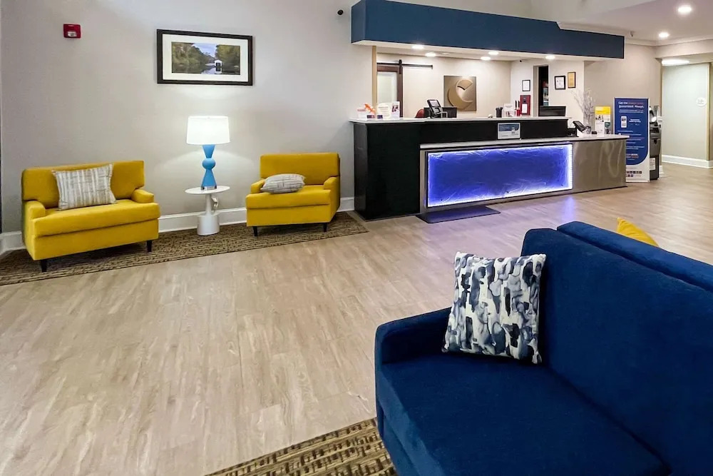 Comfort Suites