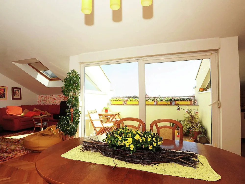 Colourful Apartment in Dalmatia With Furnished Balcony