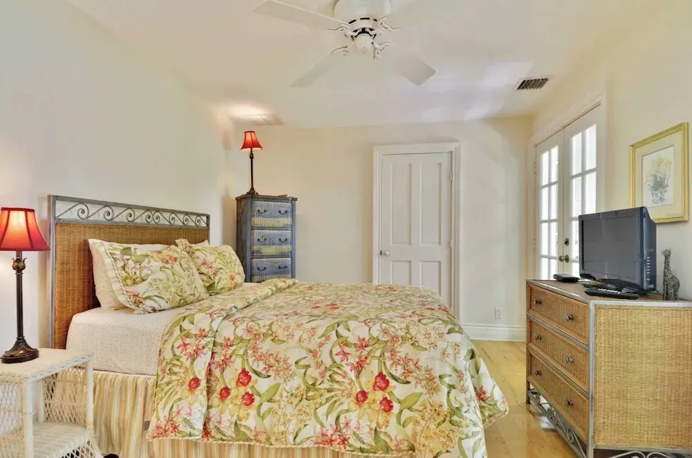 Easy Livin' by Avantstay Key West Home w/ Pool & BBQ Month Long Stays Only