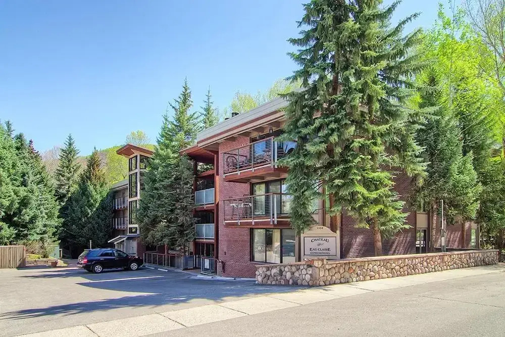 Chateau Eau Claire Unit 8