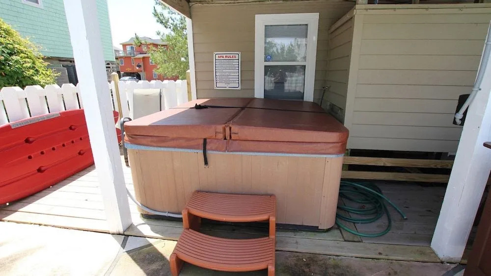 Moore Fun, Less Work - 6 Br home by RedAwning