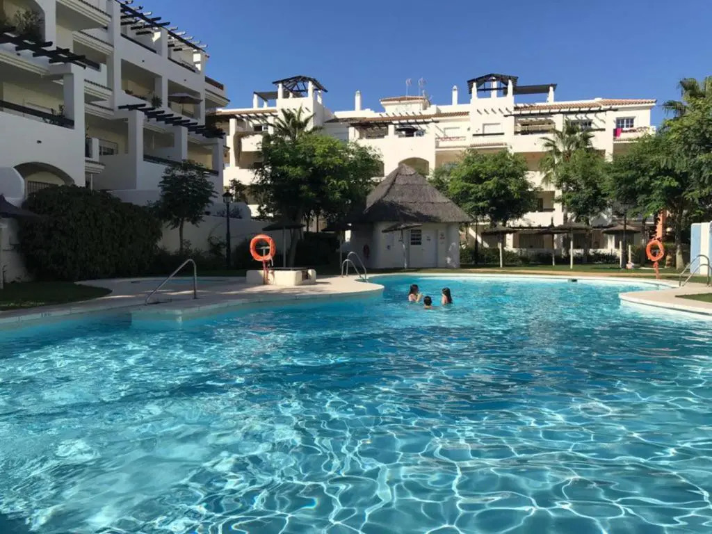 2239-Lovely 2 bedrooms with pool and paddle court