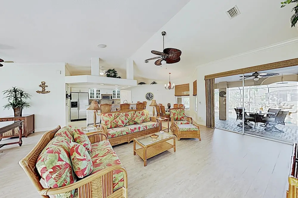 Upscale Canal-side W/ Lanai, Pool & Hot Tub! 3 Bedroom Home