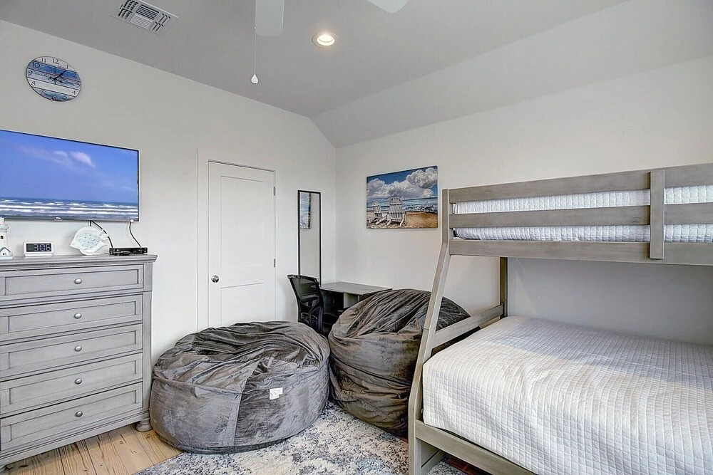 The Sassy Crab 3 Bedroom Cottage by Redawning