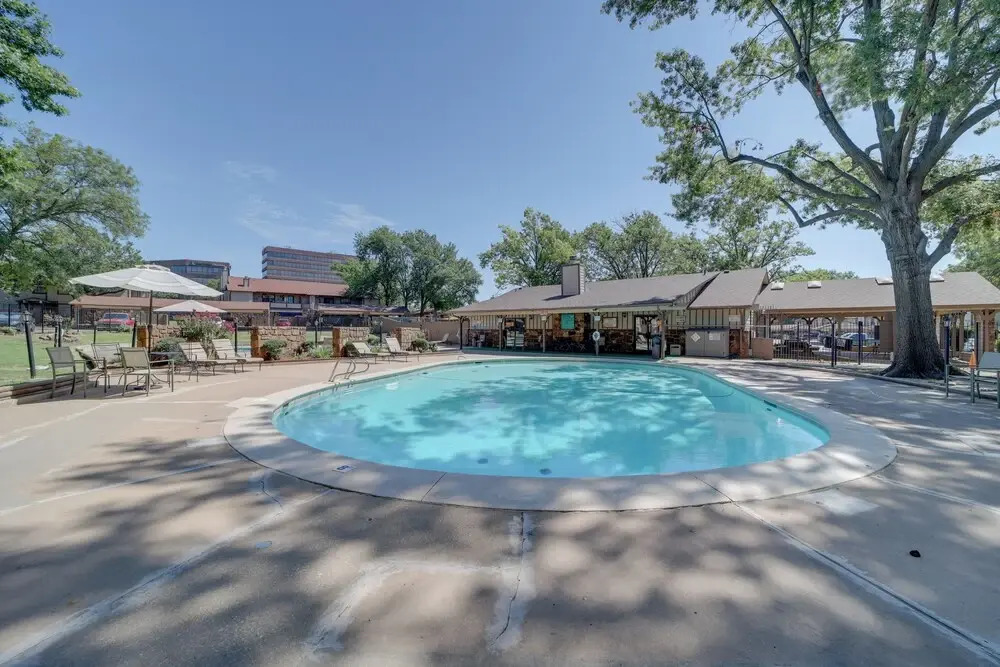 10 Mi to Dtwn Tulsa: Condo w/ Pool Access!