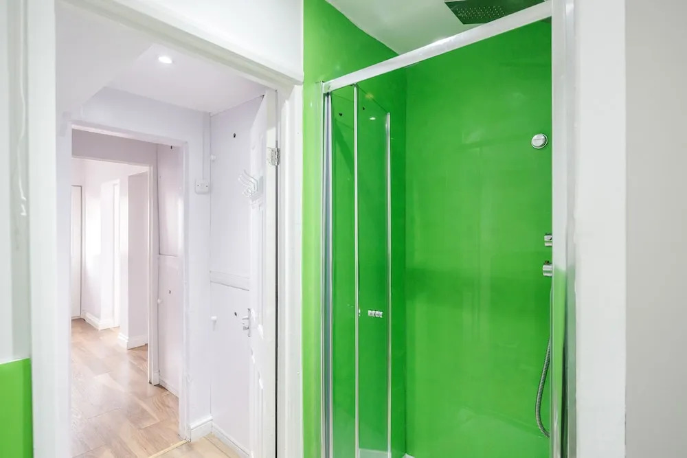 Dagenham Dream House - 4 Bedrooms