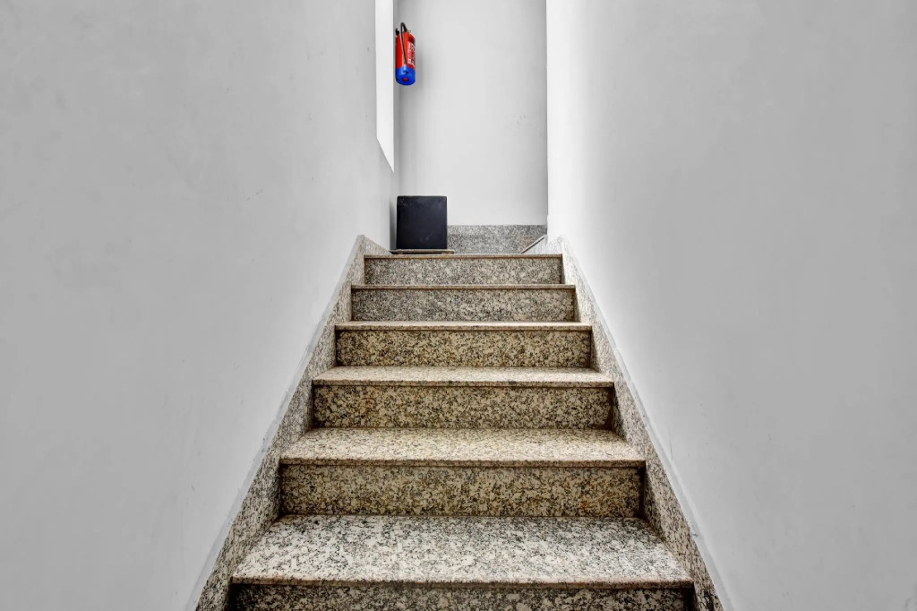 OYO Townhouse 575 Hotel Rushank Inn