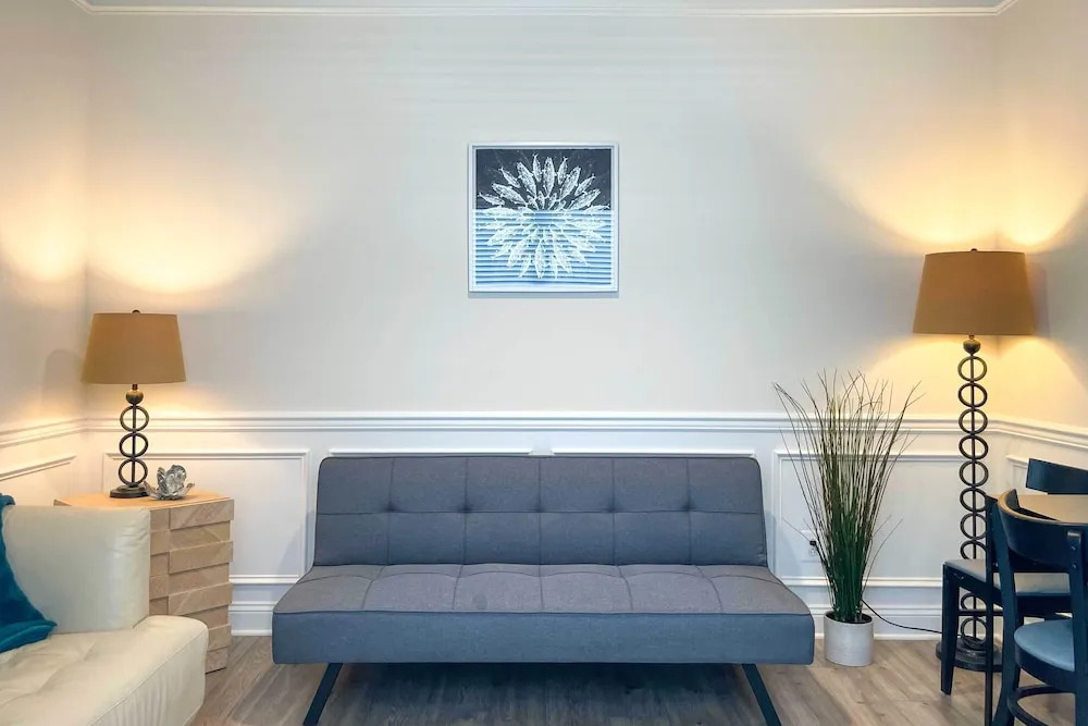 Beach Shuttle & Pool: Bishop's Landing Townhome