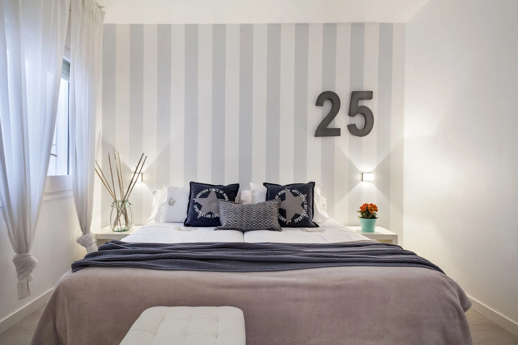 Sitges Group Blue&White