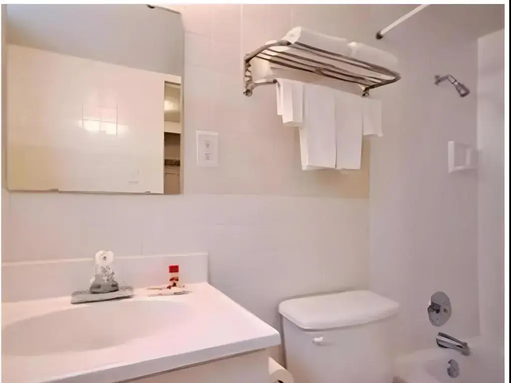 DTLV, a Baymont by Wyndham