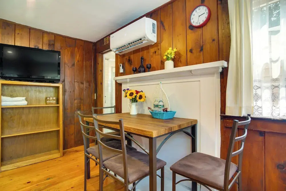 Hot Tub & Kayaks: Dog-friendly House in Yarmouth