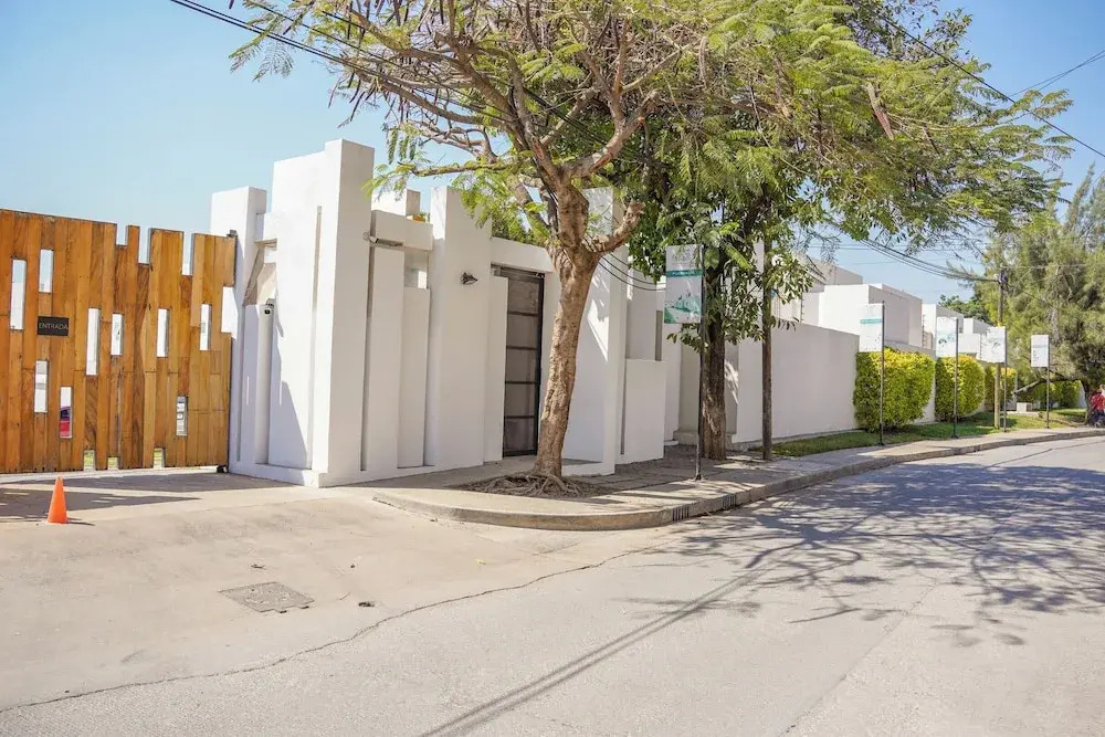 Modern House in Yautepec l Pool & Garden