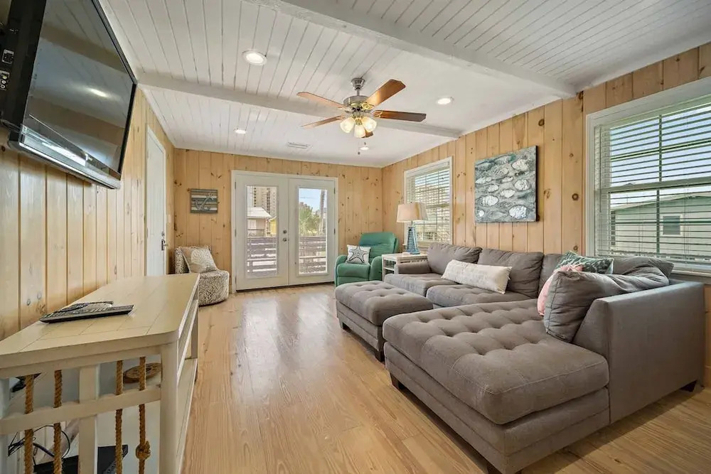 Don t Worry Beach Happy 6 BR 4 BA Sleeps 20