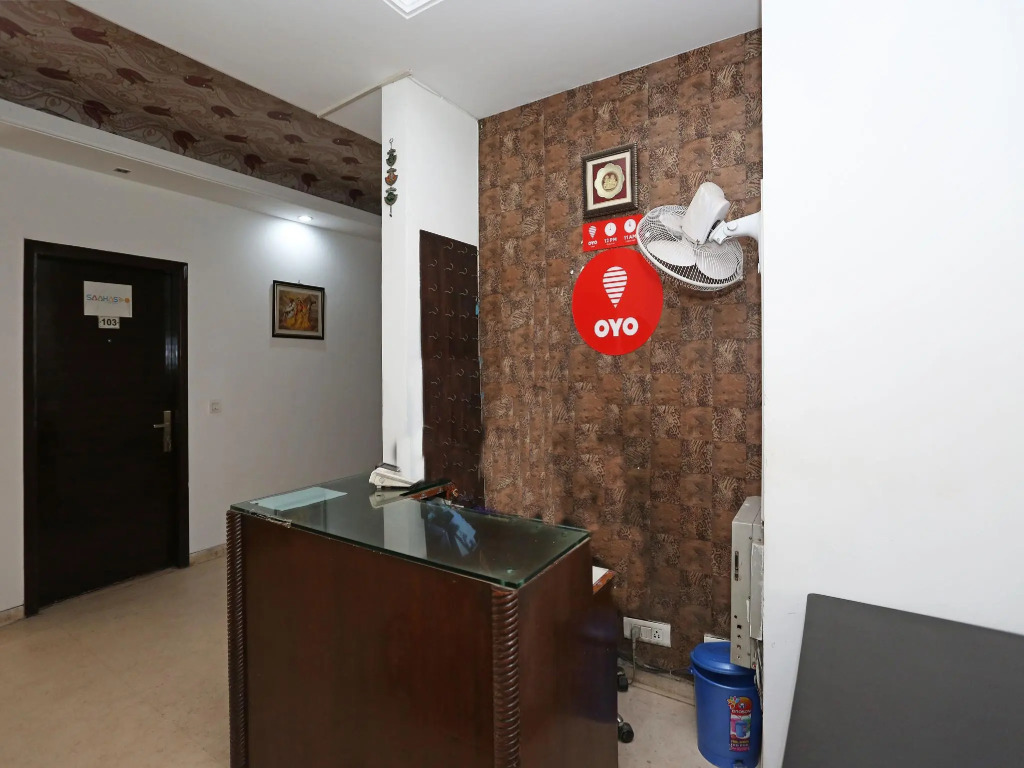 OYO 11656 Singh Suites