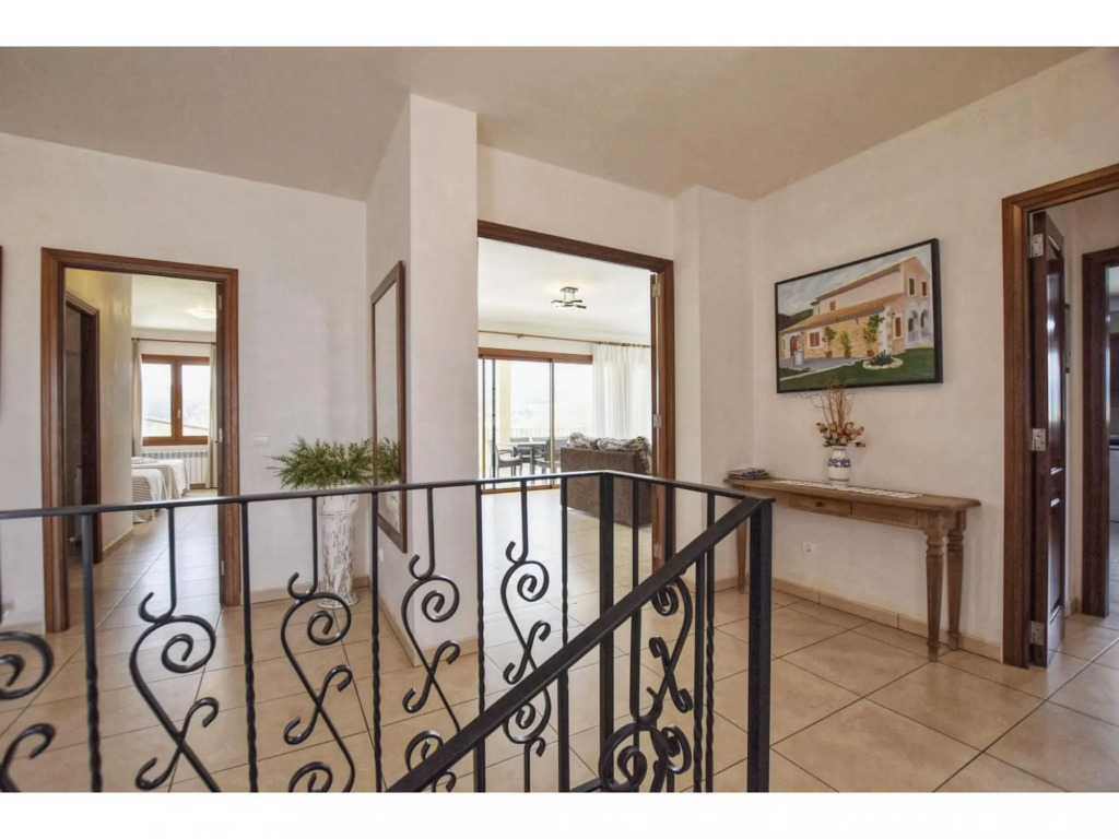 Stunning country house with pool and panoramic views for 10 people