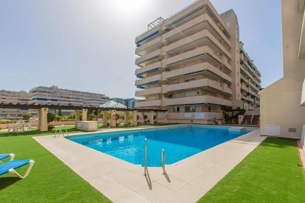 Trendy Apt. Puerto Banús (Free Parking & Pool) - RDR208