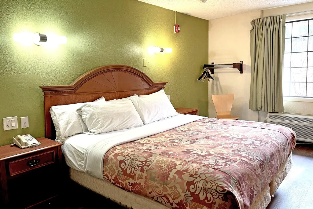 Red Carpet Inn - New Brunswick