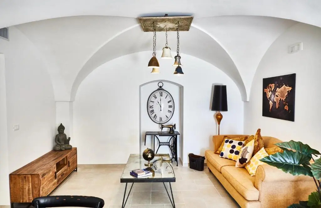 Equorum Prospectus 1 - OSTUNI CENTRO - Guest House