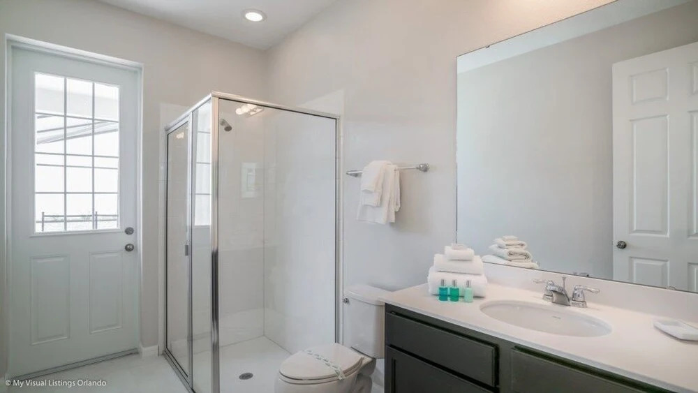 Beautiful Spacious 6 Bed Pool, Spa, Game Room 6 Bedroom Villa by RedAwning
