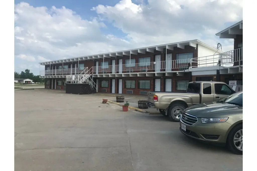 OYO Crossroads Inn