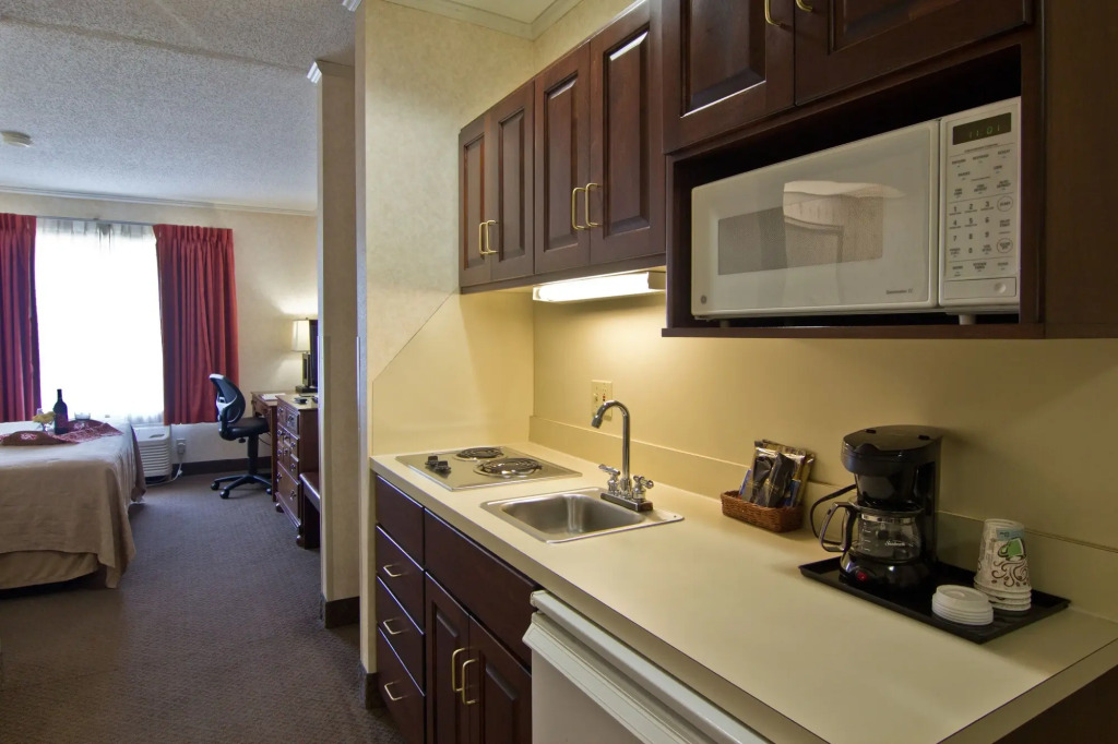 Coshocton Village Inn & Suites