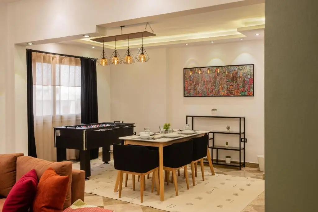 Xuru Stays I Play Foosball & Do Yoga - 1 BR Apt. 5 Min To Airport