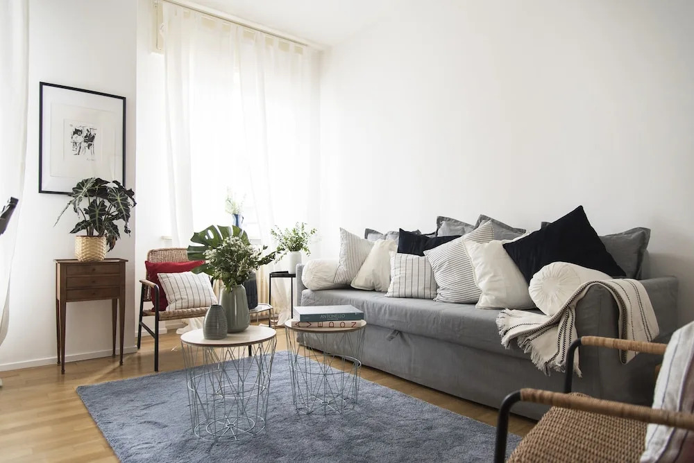 Sweet Flat near Metro Stop