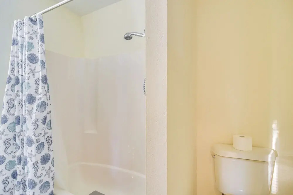 5 Mi to Beaches: Seminole Retreat w/ Balcony