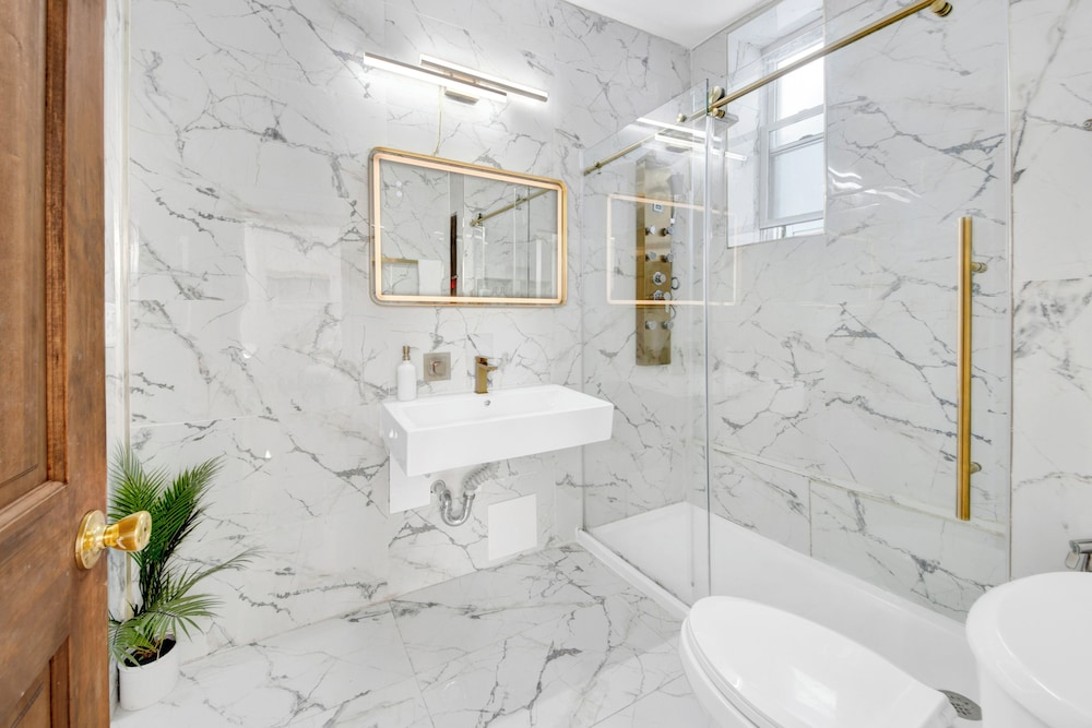Luxury NY Home 3BR with Easy Parking