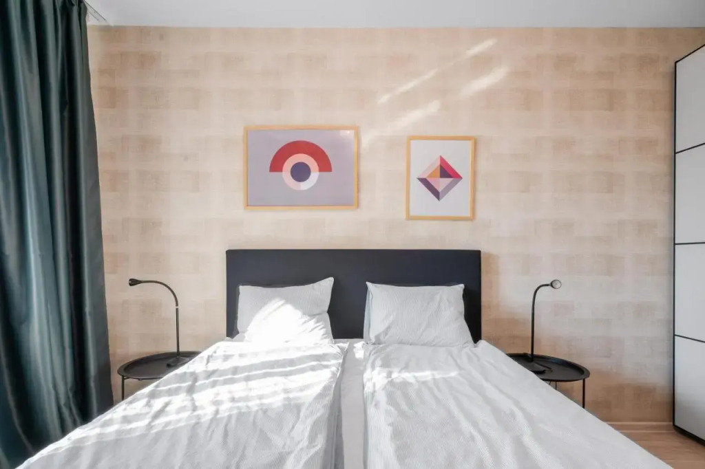 New Stylish 1-bedroom Flat in Business District