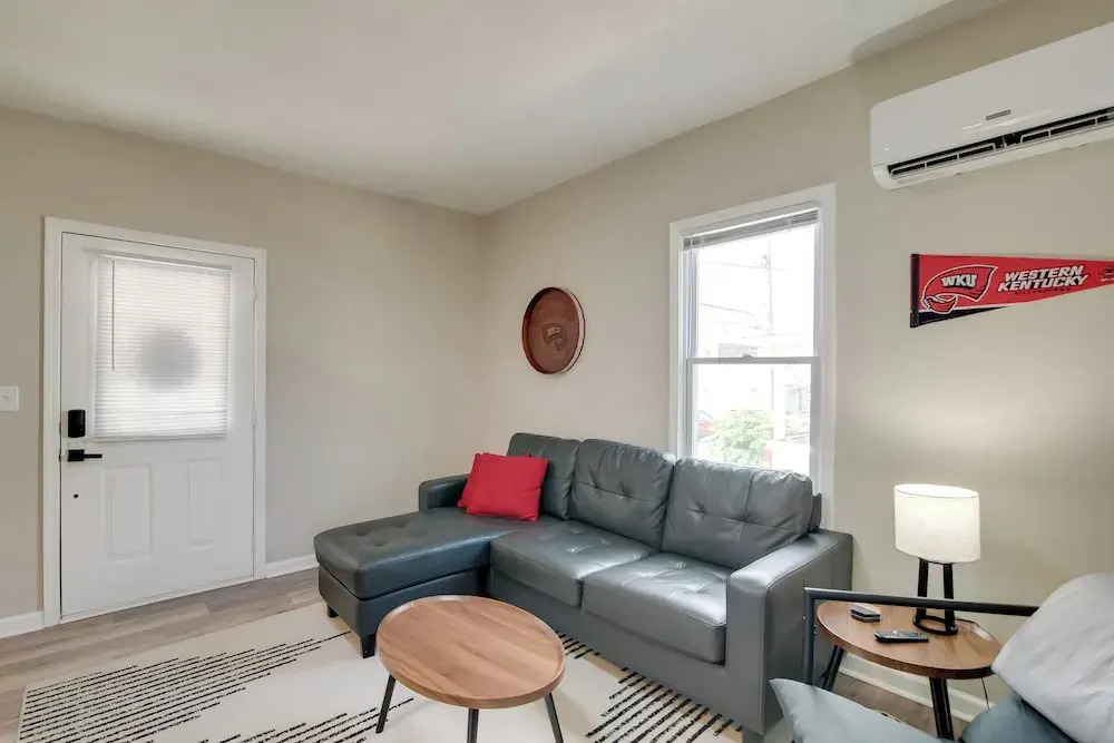 Hilltopper Convenience: Modern Duplex Near WKU