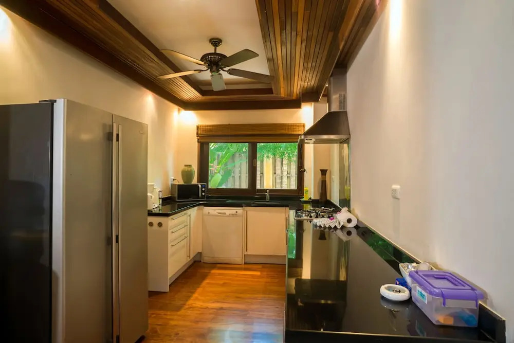 4 BR Villa Baan Banburee, seconds from beach
