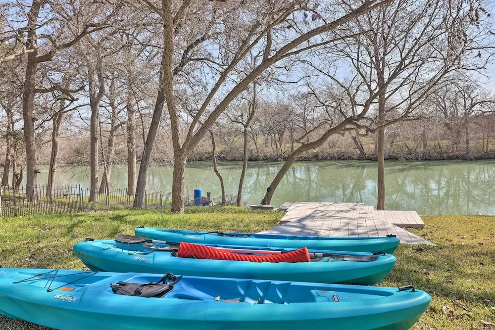 3 Mi to Dtwn! Riverfront Seguin Home w/ Sunroom