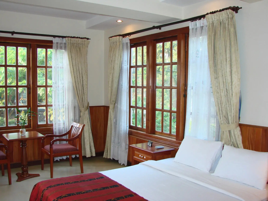City River Hotel