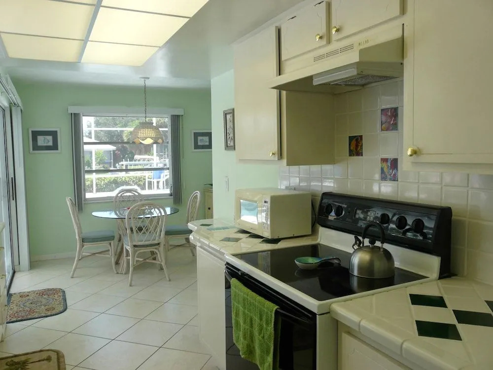 961 Abaco Court