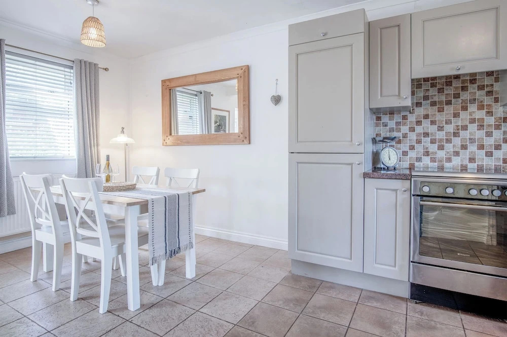 Sunderland Avenue - 2 Bedroom - Pembroke Dock