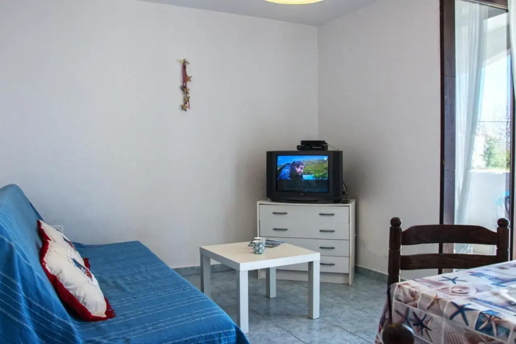 Three-Bedroom Apartment Jadranovo with an Outdoor Swimming Pool 08