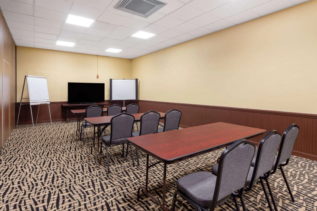 Days Inn by Wyndham Titusville Kennedy Space Center