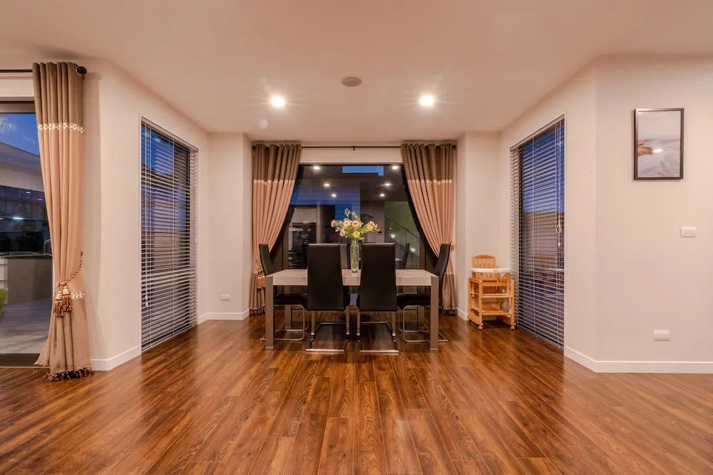 LongBay Spacious Luxurious 5 Bdrm House