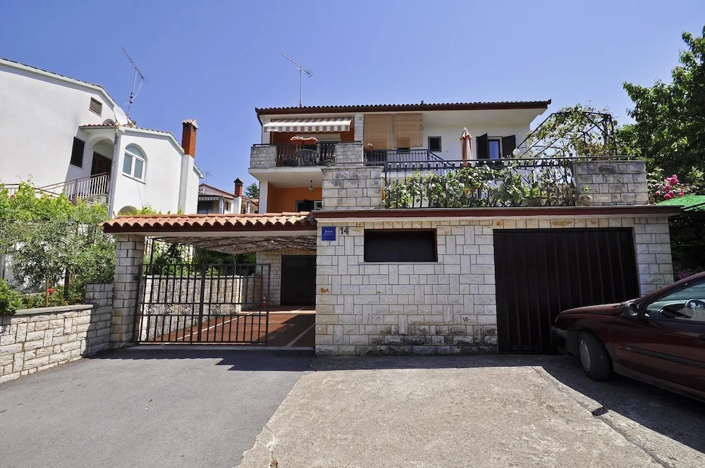 Apartments Loredana / Three Bedrooms A1