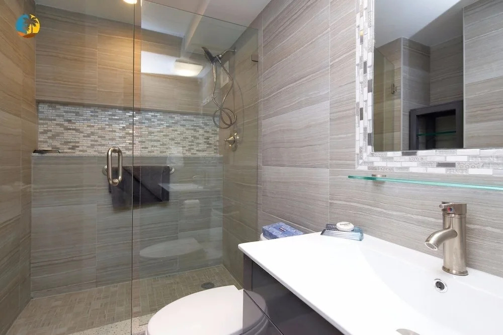 Alexander 519 3 Bedroom Apts by RedAwning