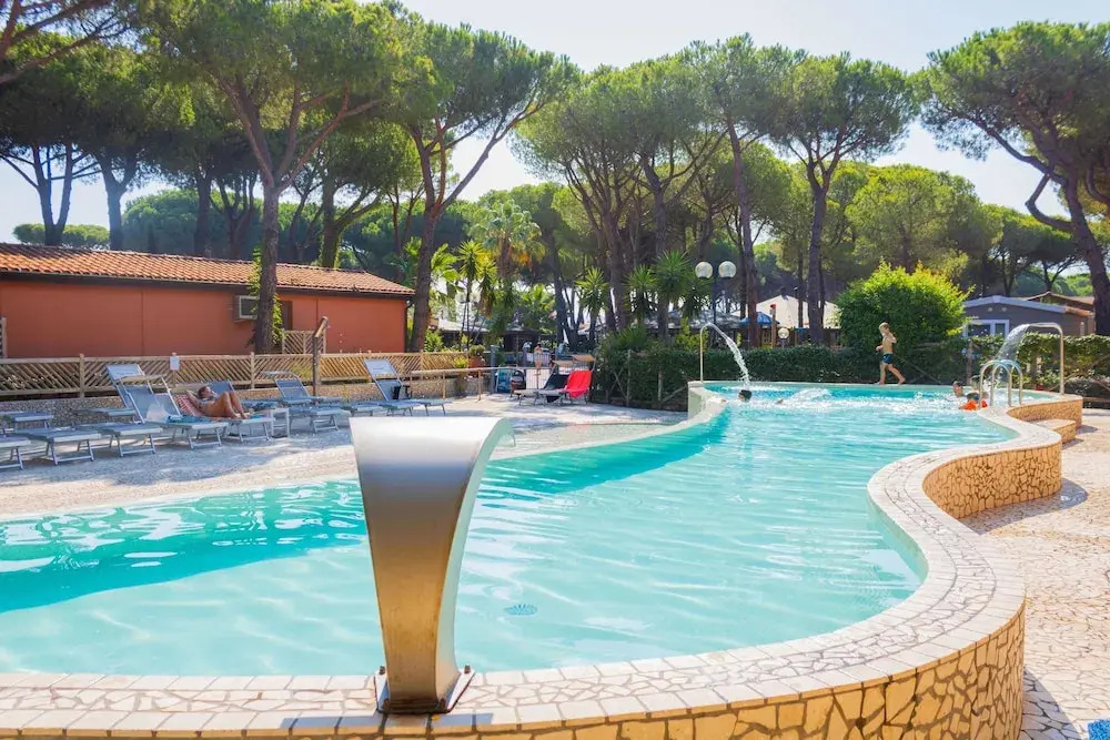 Residence with swimming pool in Albinia just 150 mt from the beach
