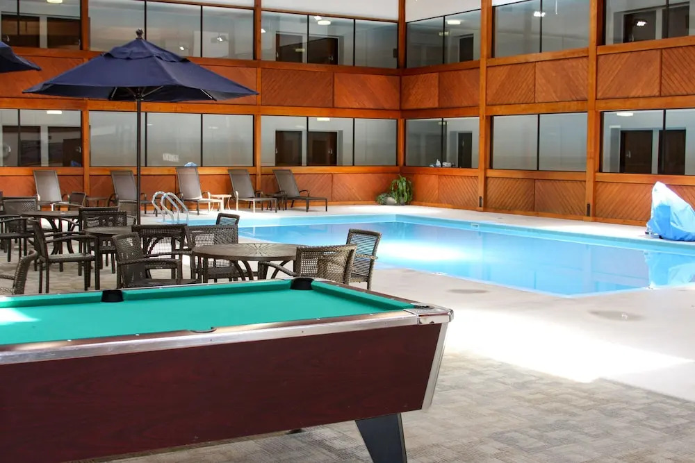 Barker's Island Inn Resort