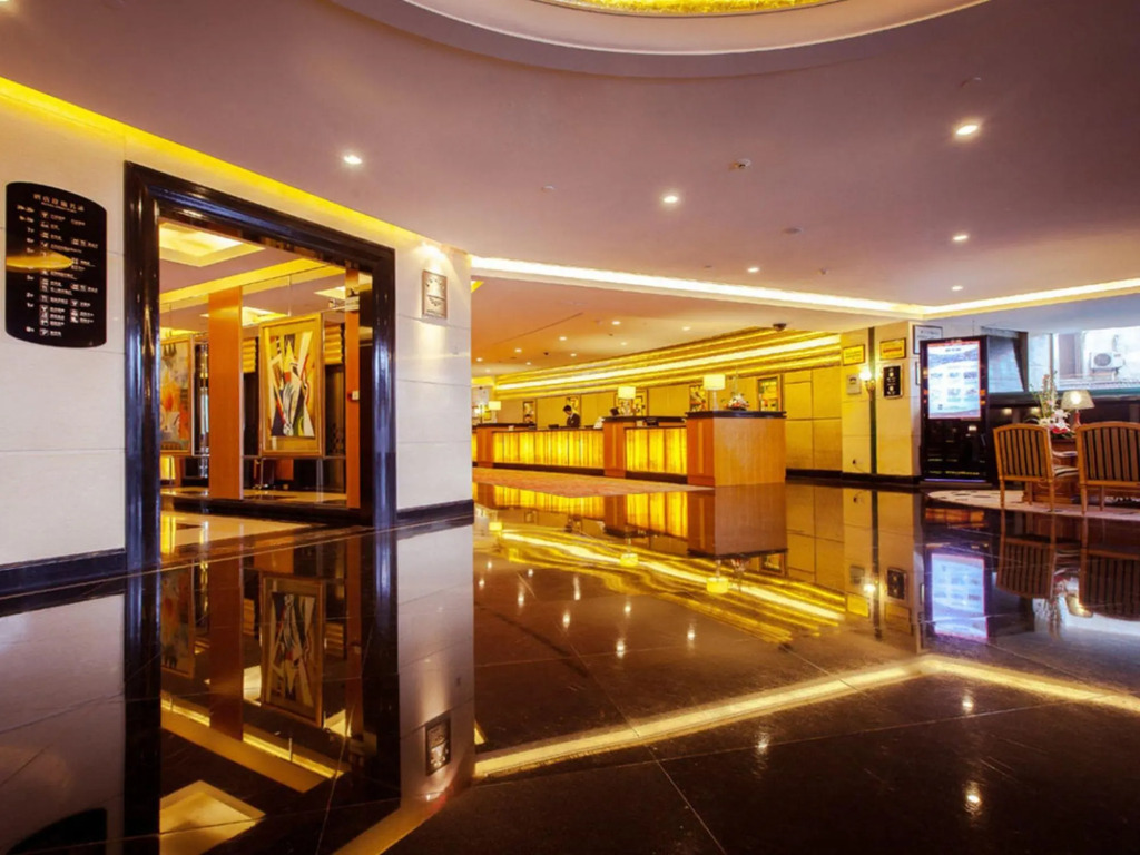 Wuhan Mayflowers Hotel (Wuchang Railway Station Zhongnan Road Metro Station Branch)